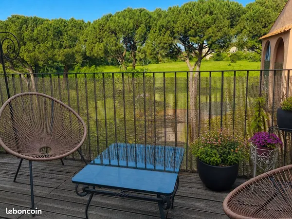 T2 Fréjus 52m2 + cave + balcon sur vue dégagée verdoyante- 2km de la mer