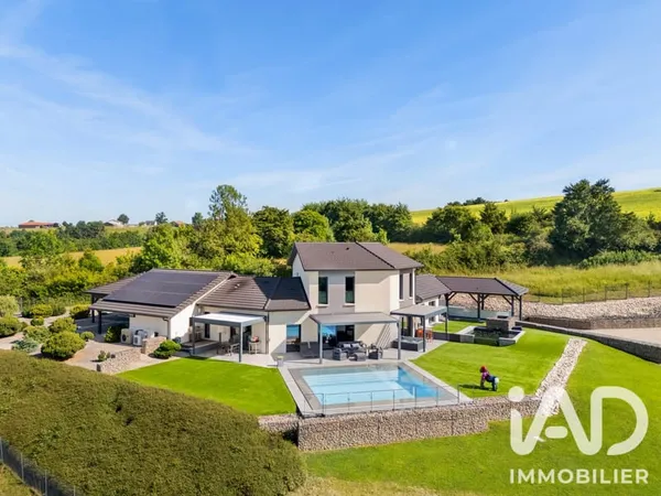 Maison 6 pièces 196 m²