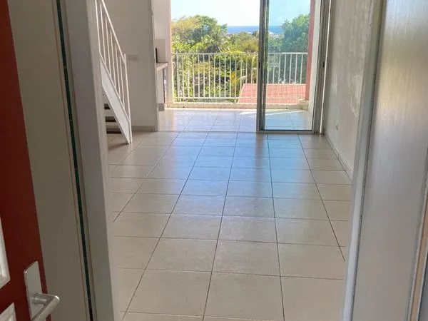 T2 duplex à louer schoelcher