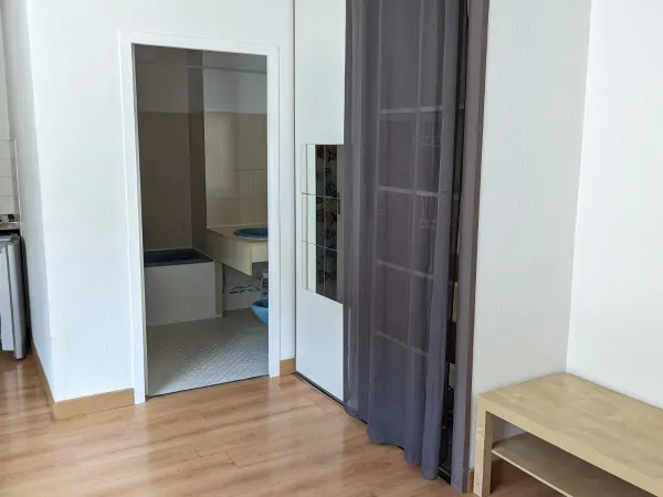 Loue Grand T1, centre Bordeaux Victoire, sur cour - 27m²