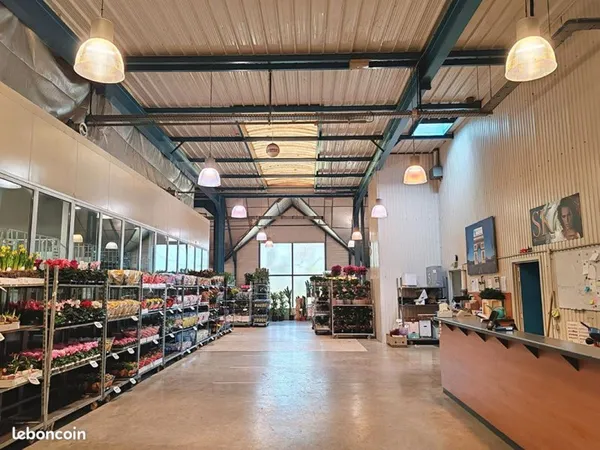 Local 1200 m² SAINT SATURNIN