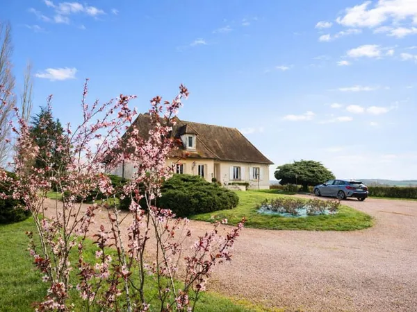 Maison à vendre 7 pièces proche de PARAY LE MONIAL (71)