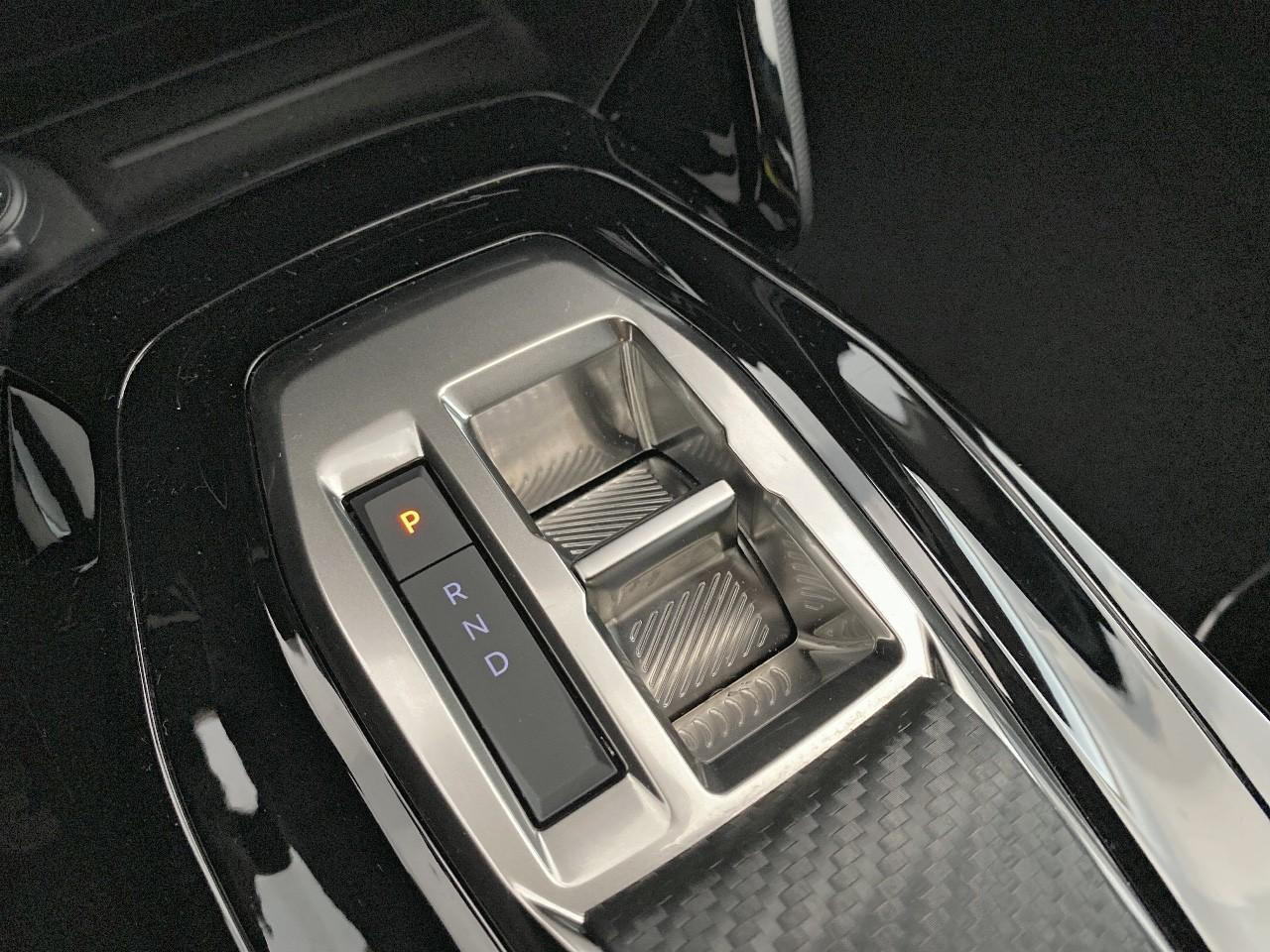 Peugeot 2008 hybrid 145 ch e-dcs6 allure — photo 15