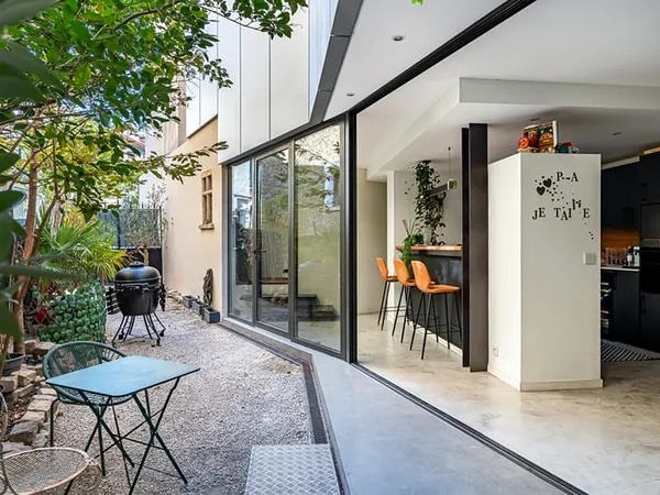 Maison de caractère avec extension contemporaine dans le centre-ville de Clamart