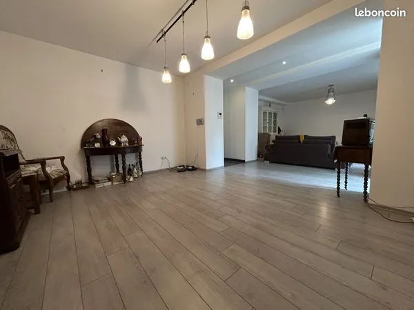 Maison de village 8 pièces 440 m²