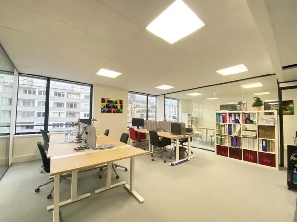 Co exclusivité Corpimmo, plateaux de bureaux en étages élevés. Immeuble récent de standing à toute p