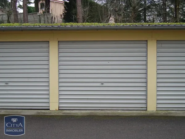 Local d’activité et entrepôt Location Saint-Chamond   180€