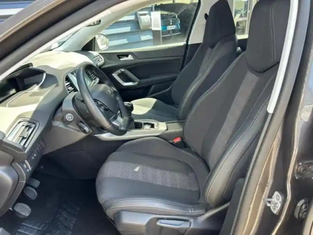 Peugeot 308 1.2 puretech 130ch s&amp;s allure pack — photo 8