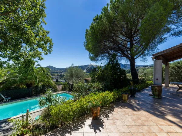Villa 5 pièces 167 m²