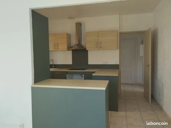 Vends appartement Cuers