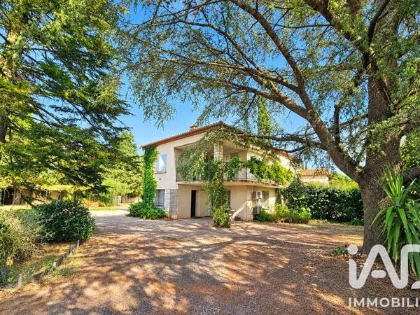 Maison 9 pièces 202 m²