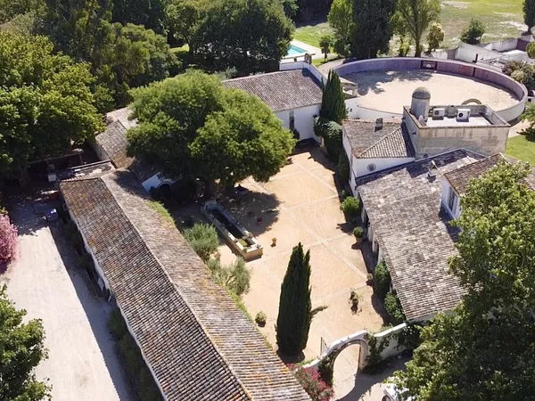 Domaine d'exception entre Alpilles et Camargue