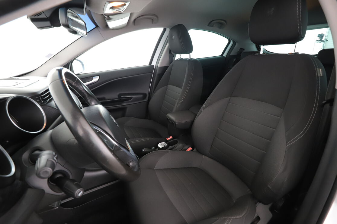 Alfa Romeo Giulietta 1.6 JTDM Super — photo 9