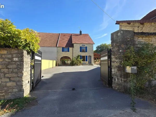 Grande maison avec dépendence à Ecuelle