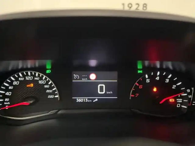 Peugeot 208 puretech 100 s&amp;s bvm6 — photo 12