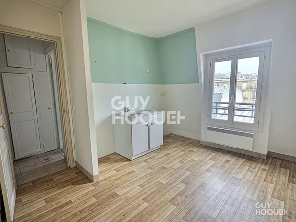 Exclusivité à Paris 12ème : Charmant appartement 2 pièces au dernier étage avec vue dégagée