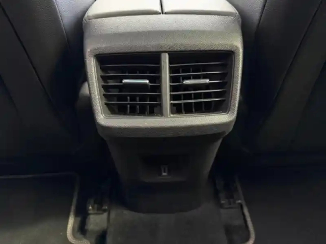 Citroën C5 Aircross hybrid 225ch shine pack e-eat8 — photo 13