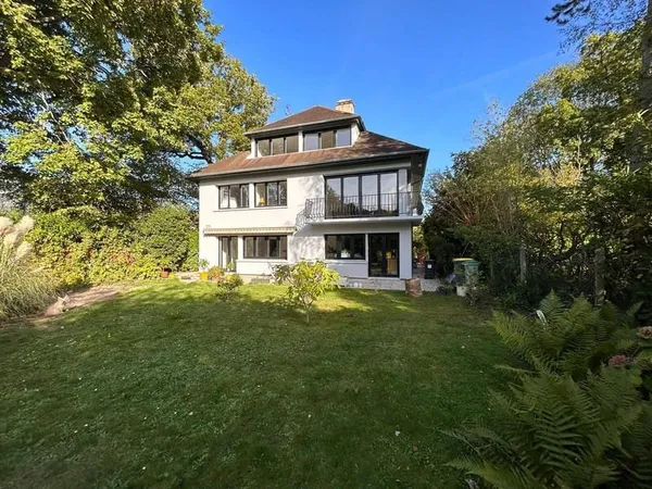 Maison 10 pièces 340 m²