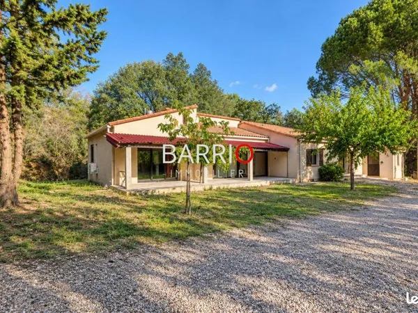 Villa 7 pièces 221 m²