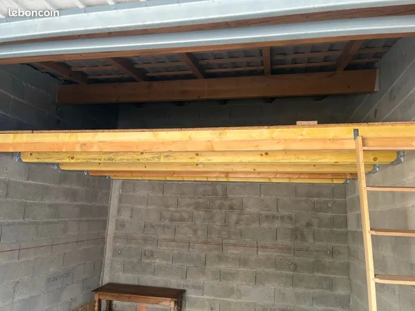 Loue Box fermé 20 m2 Borgo