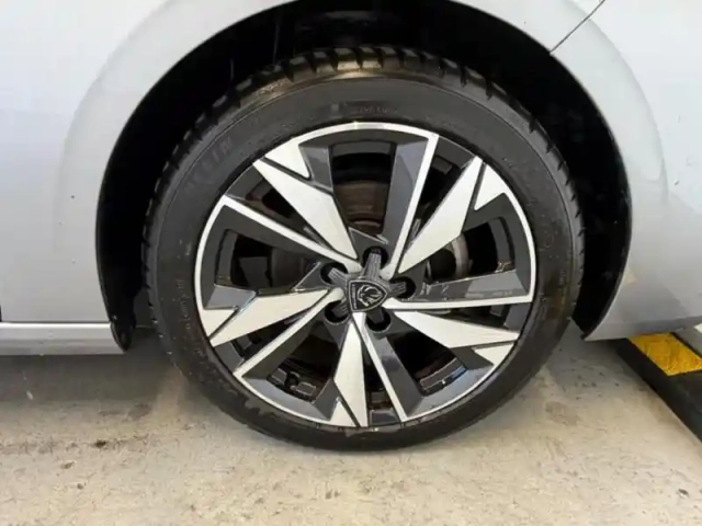 Peugeot 308 1.2 puretech 130ch s&amp;s allure — photo 10