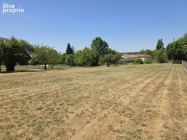 Beau terrain plat constructible