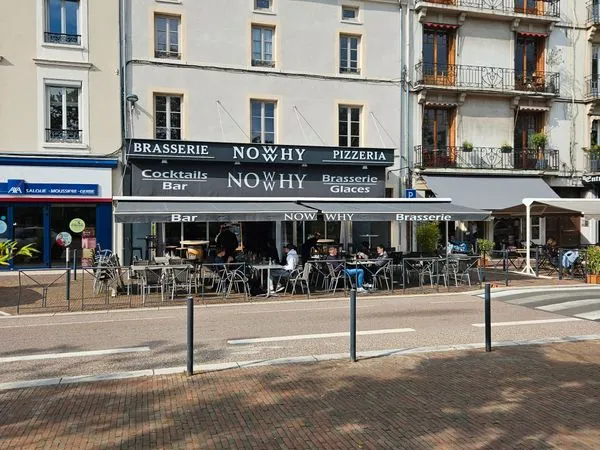 Bel Immeuble de rapport place des Promenades