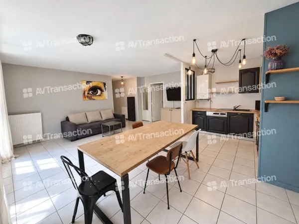 T3 DE 68 M2  JARDIN PRIVE 80 M2  + TERRASSE - GARAGE