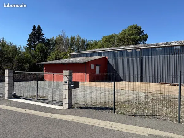 Entrepôt/Atelier 125 m² + bureau, - Axe passant Commune REAUMUR