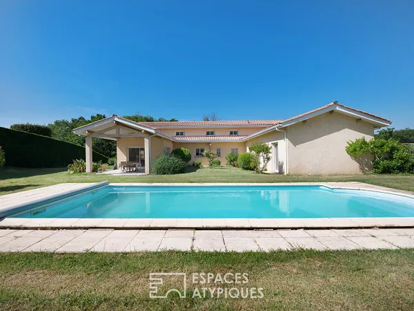 Maison d'architecte avec piscine sur les hauteurs de PUYGOUZON