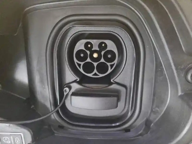 Peugeot 208 electrique 50 kwh 136ch — photo 57