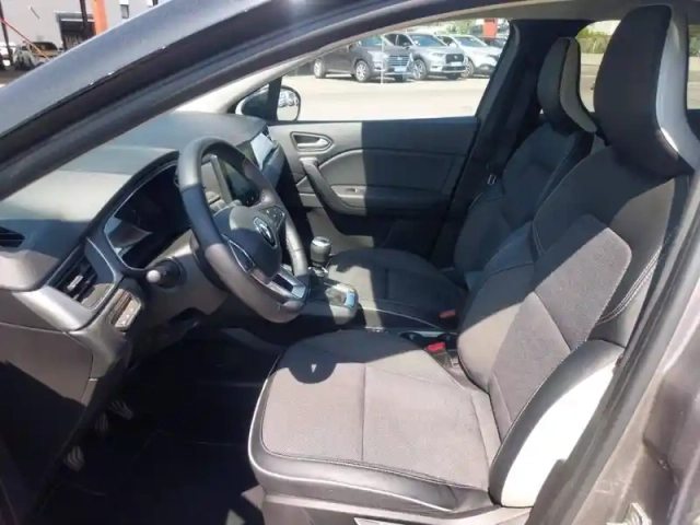 Renault Captur tce 90 - 21 — photo 9