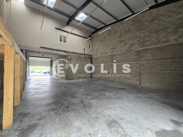 Locaux d'activité - A LOUER - 251 m² non divisibles