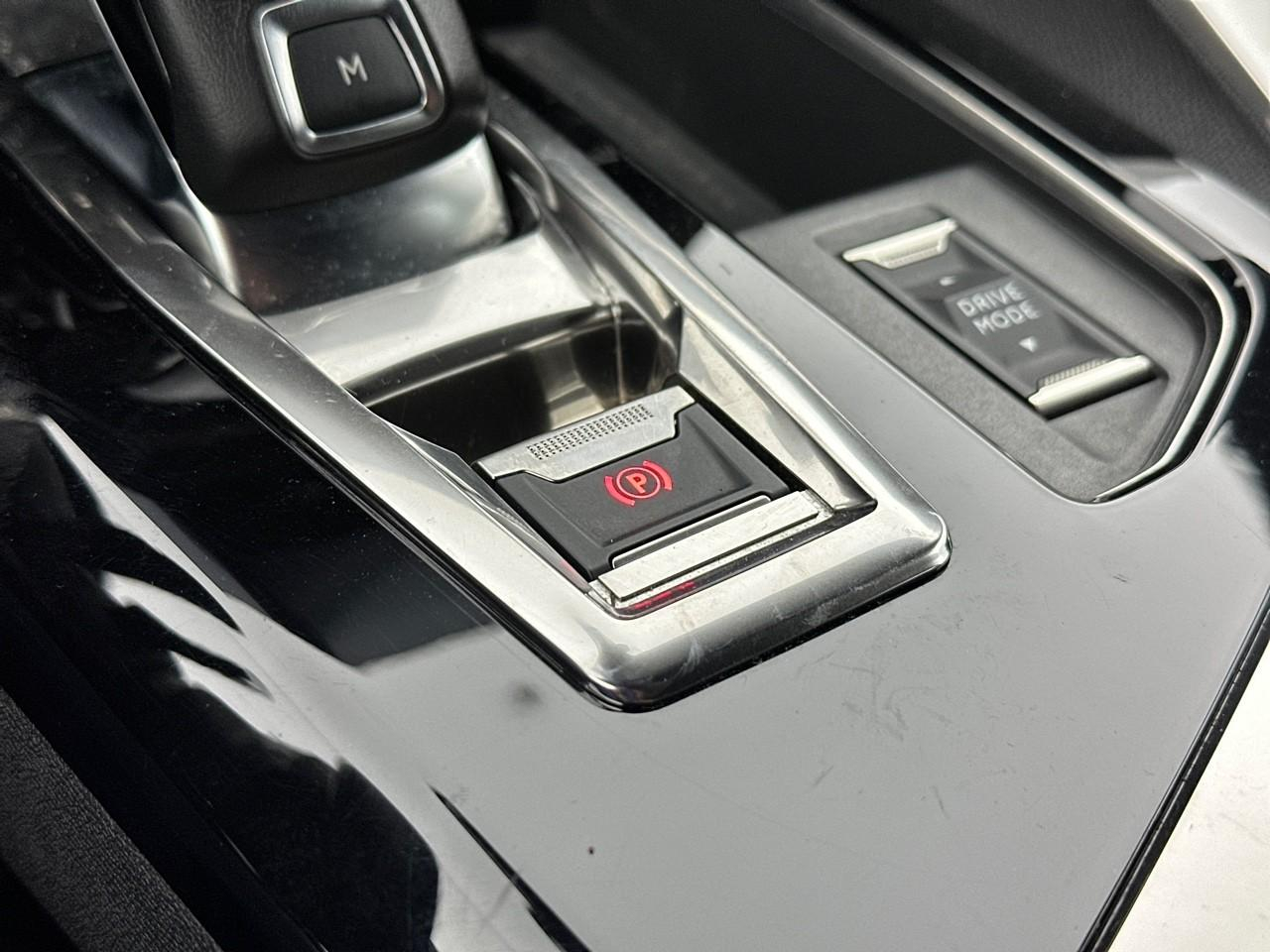 Peugeot 3008 puretech 130ch s&s eat8 gt pack — photo 32