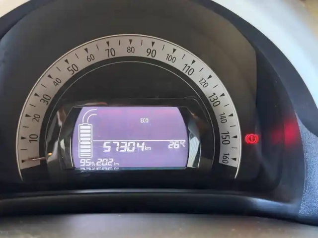 Renault Twingo iii e-tech — photo 25