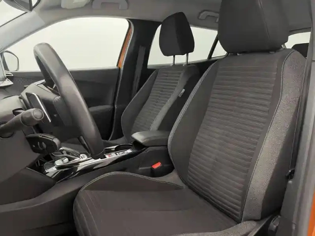 Peugeot 2008 puretech 130 s&amp;s eat8 — photo 14