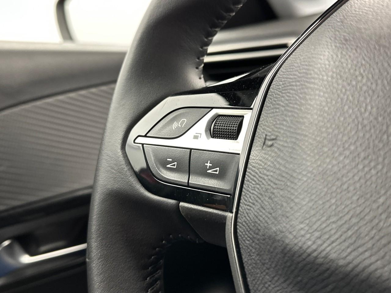 Peugeot 208 puretech 100 s&s bvm6 style — photo 17