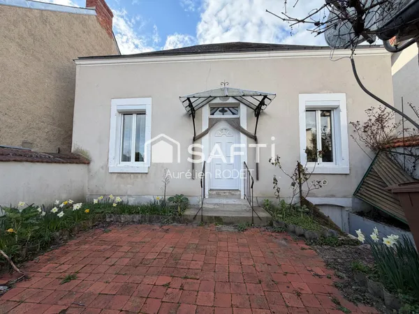 Maison de ville, quartier calme.