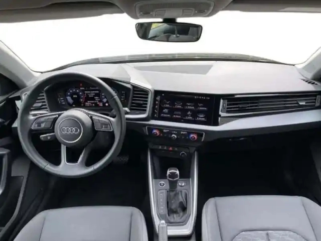 Audi A1 25 tfsi 95 ch s tronic 7 design — photo 8