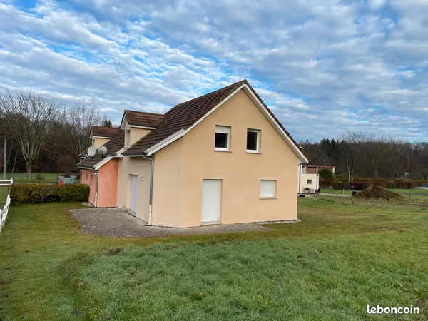 Maison mitoyenne F5 à Delle