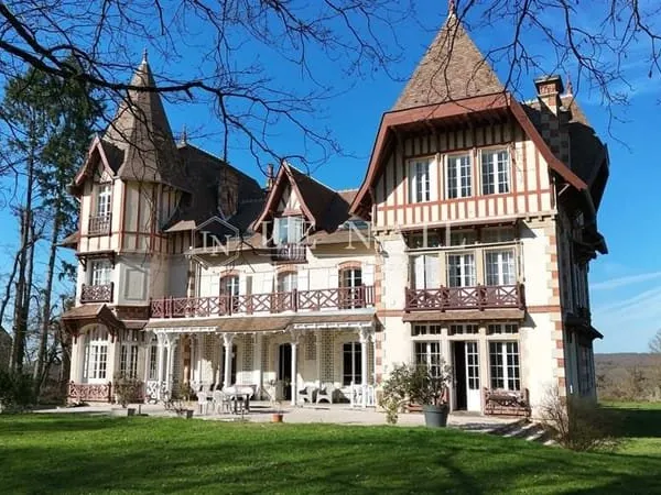 Elégant manoir du XIXe siècle à vendre au Sud de la Bourgogne