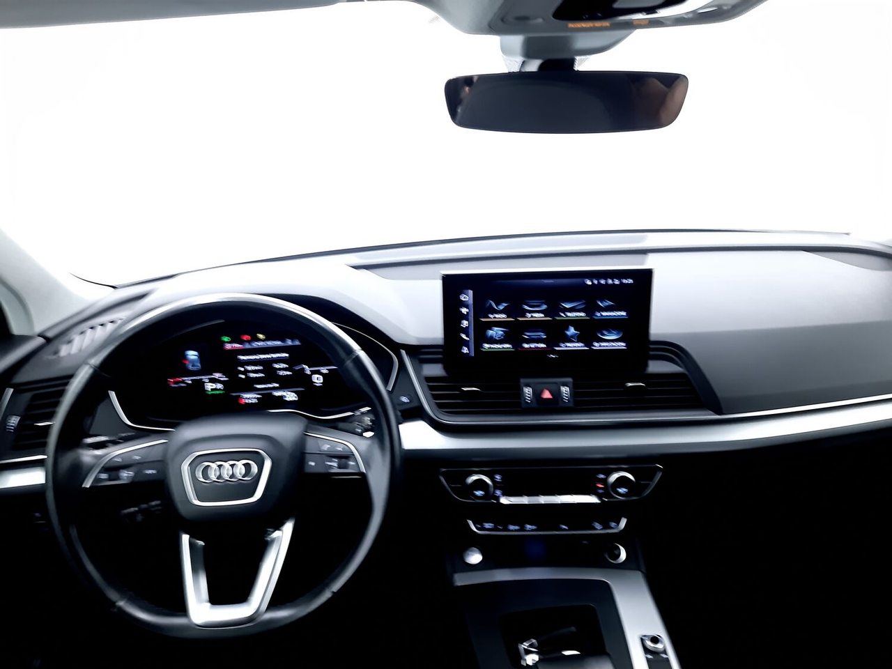 Audi Q5 — photo 11