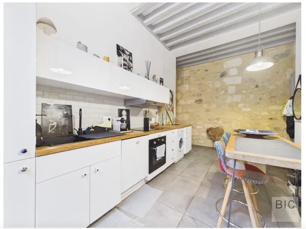 BORDEAUX St Michel Bel appartement Type Loft Immeuble Pierre, rénové en 2024, 2ème étage 1 Chambre