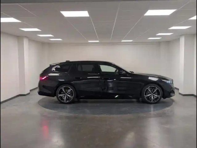Bmw Serie 5 série 5 touring 530e 299ch m sport xdrive — photo 4