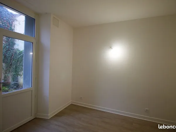 Villeneuve Appartement T2 avec cour privative