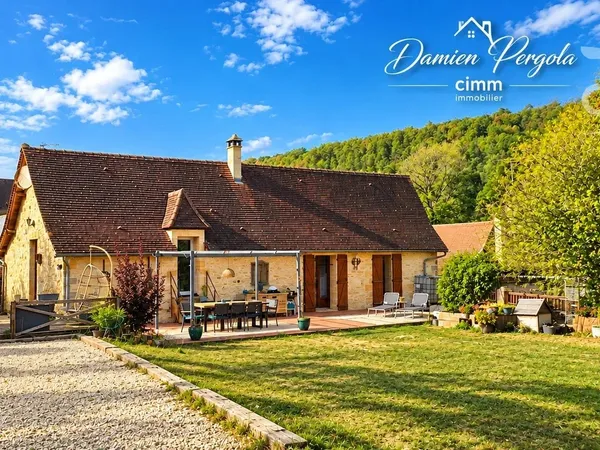 Maison en pierre de 101 m² avec 1,4 hectare de terrain, à 5 minutes de Montignac-Lascaux