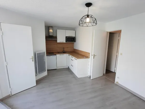 A LOUER T1BIS GRUISSAN PLACE DE PARKING RESIDENCE AVEC PISCINE