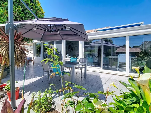 Élégante maison familiale rénovée, appartement indépendant et jardin paysagé