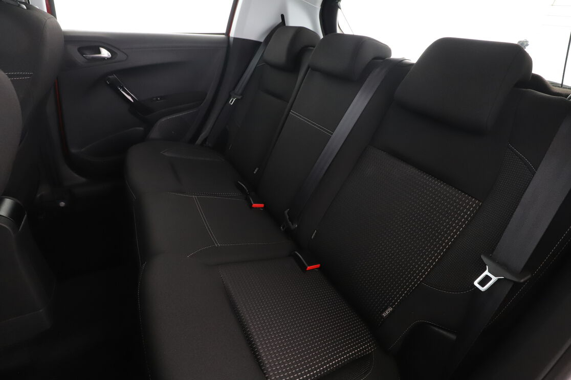 Peugeot 208 1.2 PureTech Allure — photo 13