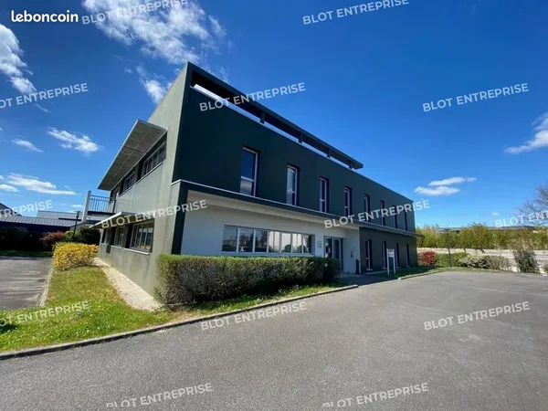 Bureau 789 m²